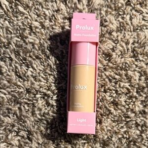 Matte Foundation - Light